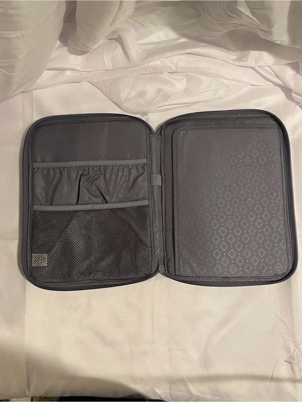 Vera Bradley Zip Closure Quilted Cotton 10 X 8 Laptop Sleeve Moon Shadow
